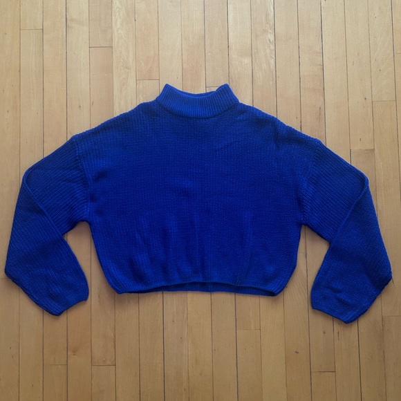 Cropped Turtle Neck Sweater - Picture 1 of 3